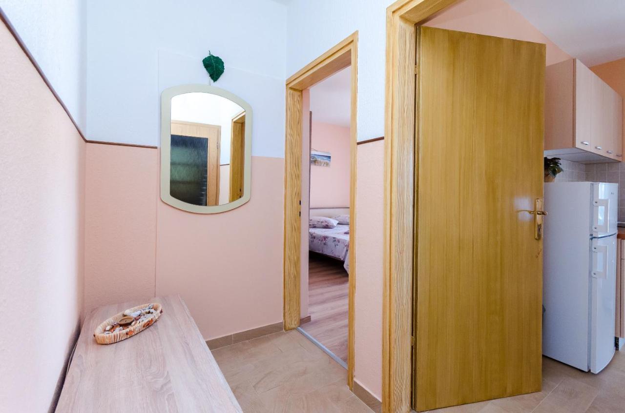 Apartments Marijana Banjol Exteriör bild